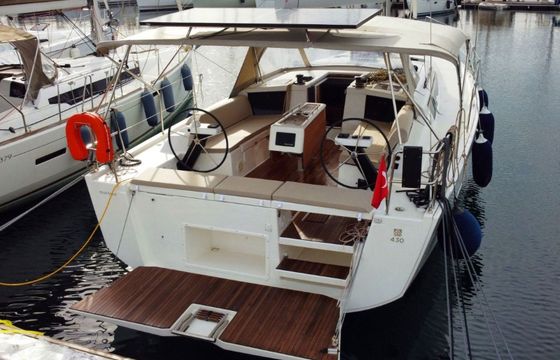 Dufour 430 Nexus