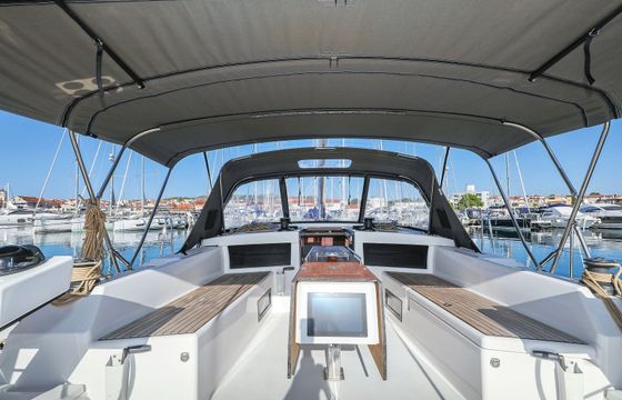 Dufour 470 Amber