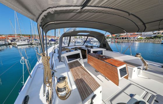 Dufour 470 Amber