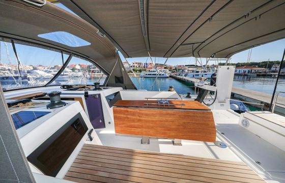 Dufour 470 Amber