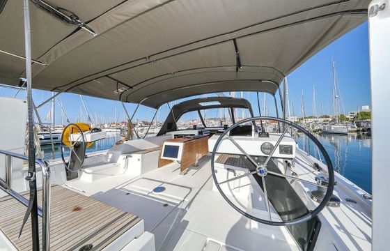 Dufour 470 Amber