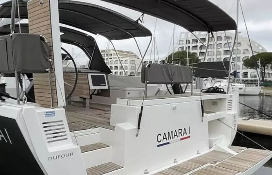 Dufour 470 Camara 1