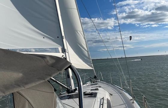 Dufour 470 Camara 1