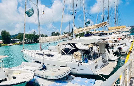 Dufour 520 GL Vanga