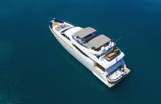 Ferretti 760 Luna Rossa