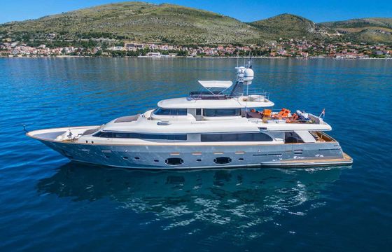 Ferretti Custom Line Navetta Seventh Sense