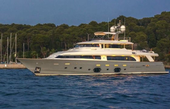 Ferretti Custom Line Navetta Seventh Sense