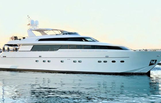 Ferretti Custom Line 100 Infinitas