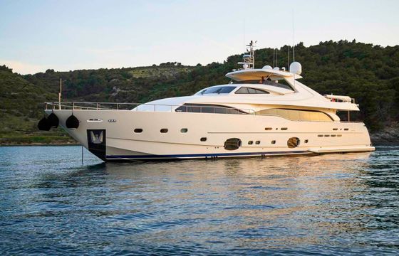 Ferretti Custom Line 112 Acceptus