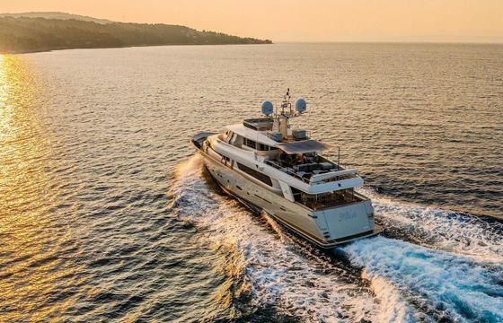 Ferretti Custom Line Klobuk