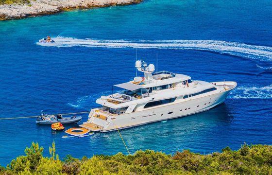 Ferretti Custom Line Klobuk