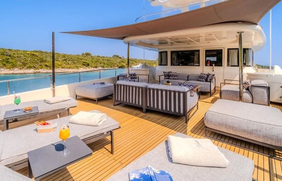 Ferretti Custom Line Klobuk
