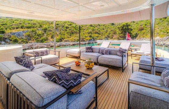 Ferretti Custom Line Klobuk