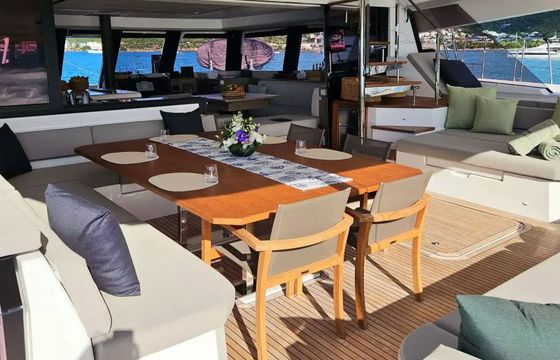 Fountaine Pajot Alegria 67 Looma