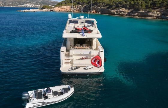 Ferretti 75 Golden Yacht