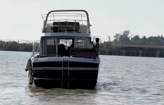 Fairline 40 Blue Whale