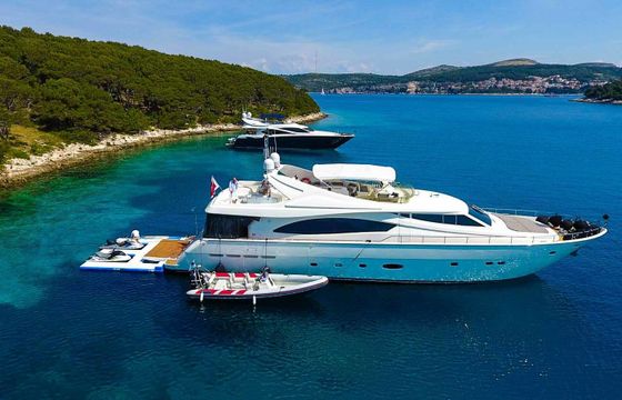 Ferretti 880 Miss Katariina