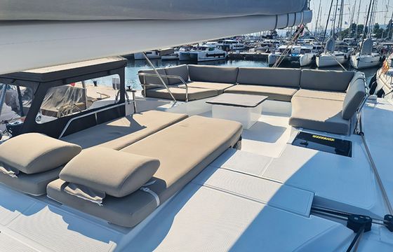 Fountaine Pajot Aura 51 Breezer