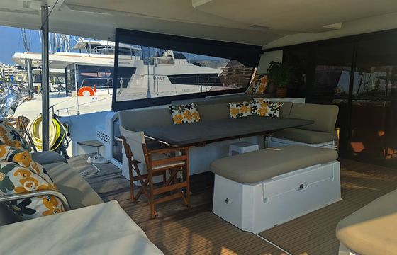 Fountaine Pajot Aura 51 Breezer