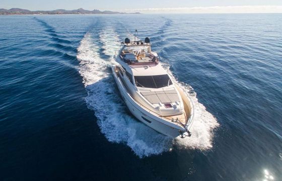 Ferretti 720 Alamar 2