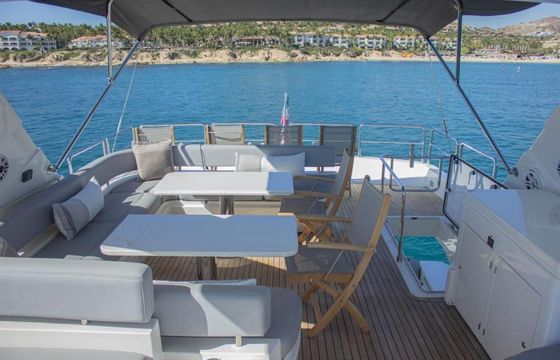 Ferretti 720 Alamar 2