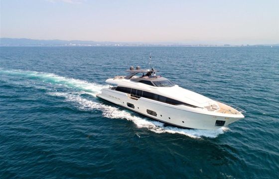 Ferretti 960 Lontano
