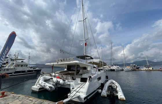 Fountaine Pajot Elba 45 Halle Berry