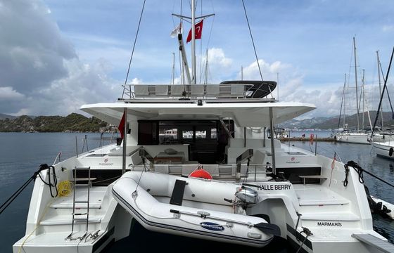 Fountaine Pajot Elba 45 Halle Berry