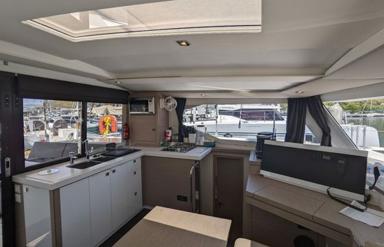 Fountaine Pajot Isla 40 Hoppy Choppy