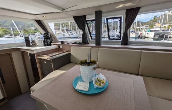 Fountaine Pajot Isla 40 Hoppy Choppy