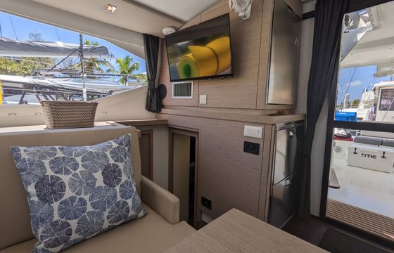 Fountaine Pajot Isla 40 Hoppy Choppy