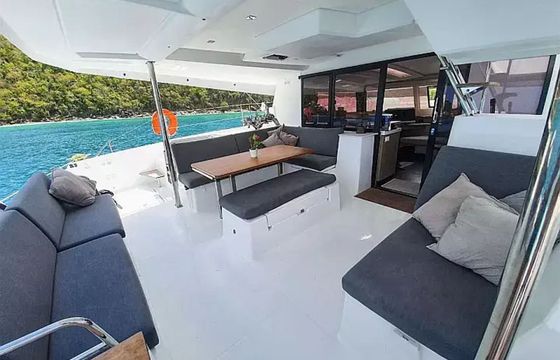 Fountaine Pajot Saona 47 Champs-Elysees