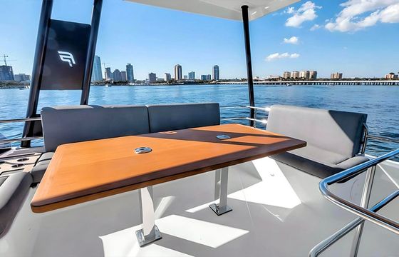 Fountaine Pajot MY 5 Red Lyon