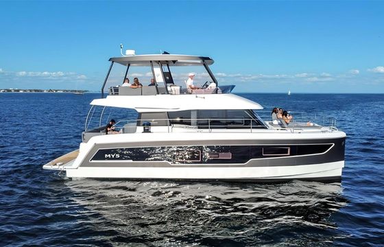 Fountaine Pajot MY 5 Red Lyon