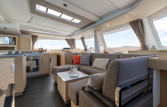 Fountaine Pajot FP44 Diver Dog