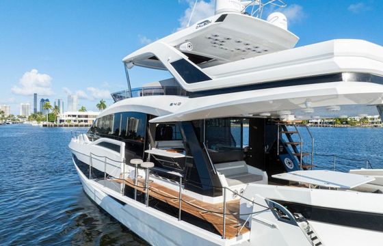 Galeon 680 Fly Let's Toast