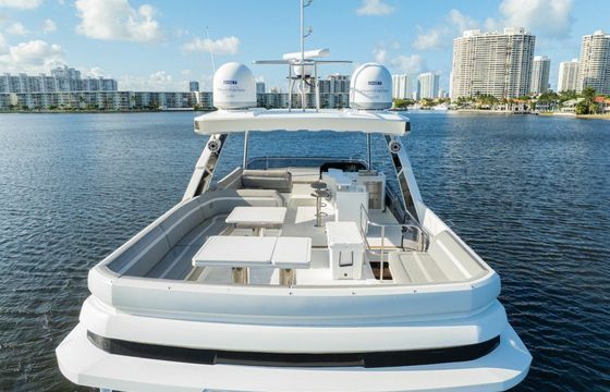 Galeon 680 Fly Let's Toast