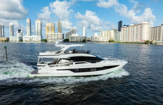 Galeon 680 Fly Let's Toast