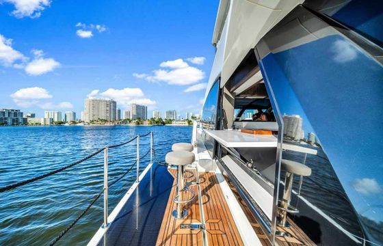 Galeon 680 Fly Let's Toast