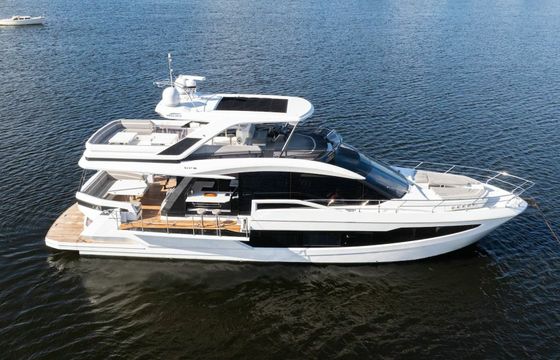 Galeon 680 Fly Let's Toast