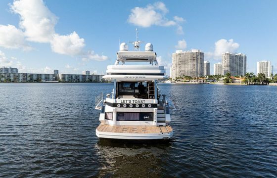 Galeon 680 Fly Let's Toast