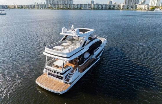 Galeon 680 Fly Let's Toast