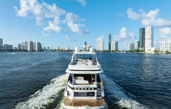 Galeon 680 Fly Let's Toast
