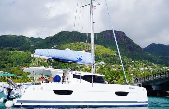 Fountaine Pajot Isla 40 Barnacle