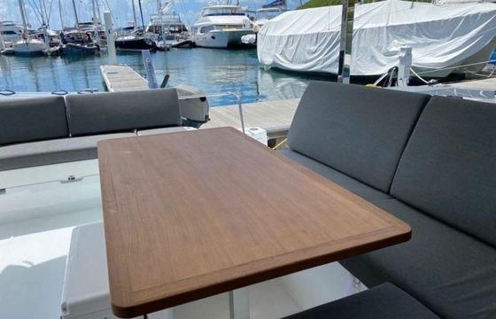 Fountaine Pajot Isla 40 Firefly