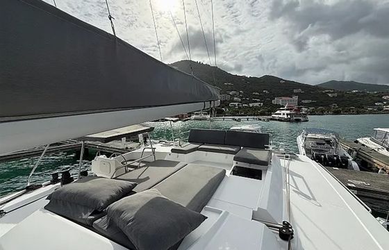 Fountaine Pajot Saona 47 Parrot Ice