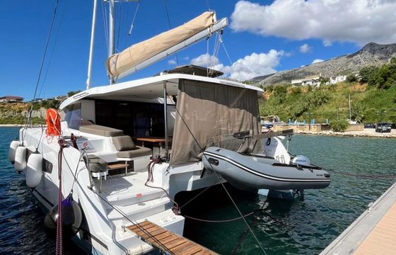 Fountaine Pajot New 41 Halo