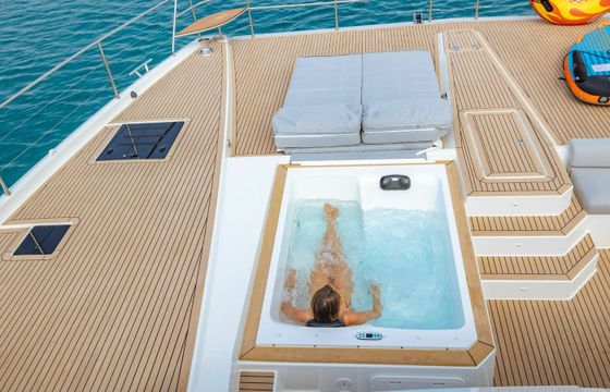 Fountaine Pajot Power 67 Alena