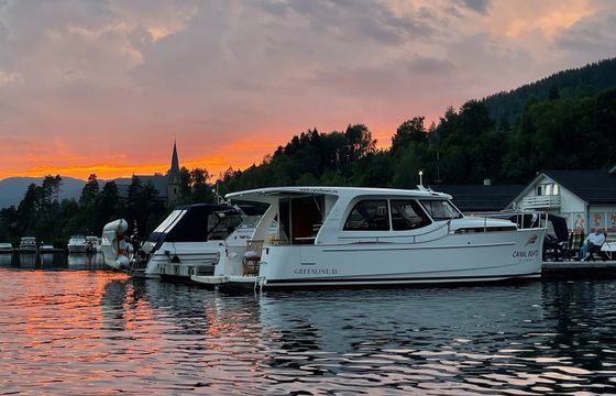 Greenline 33 Kragero Electric yacht