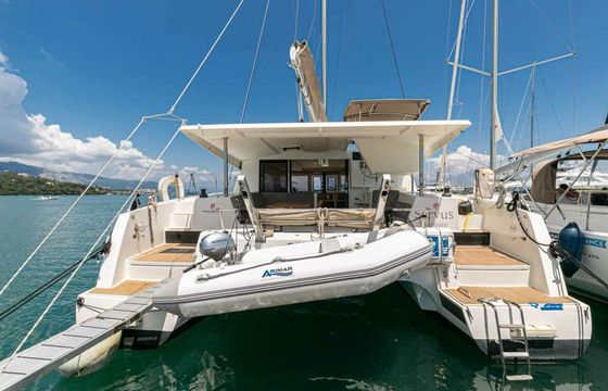 Fountaine Pajot Lucia 40 Servus